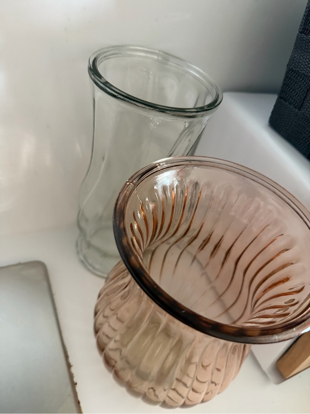2 Vases - Picture 2 of 2